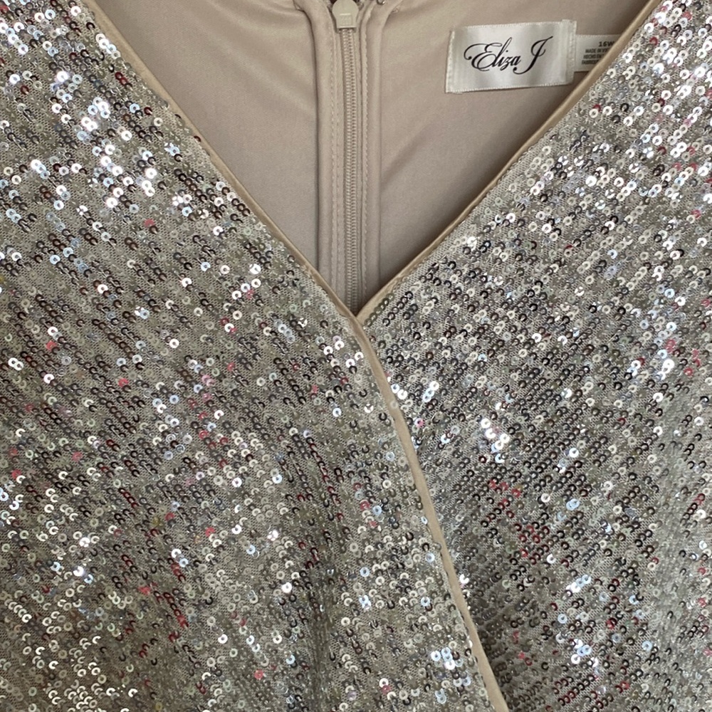 Eliza J Silver Sequin Wrap Dress with V-Neck - Picture 3 of 8
